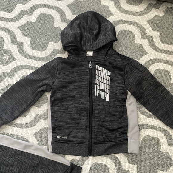 Nike dri-fit grey Tracksuit set 24m - euc - Picture 2 of 5